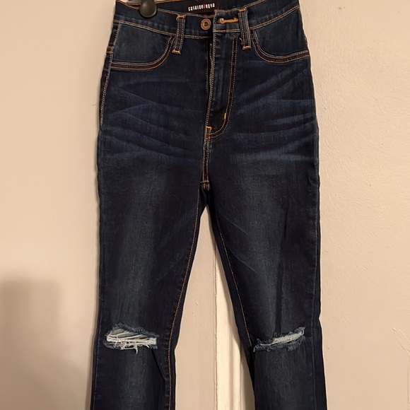 Fashion nova distressed jeans - Picture 2 of 3